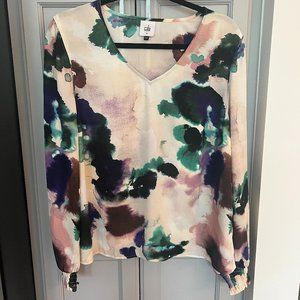 Cabi V-Neck Blouse with abstract print